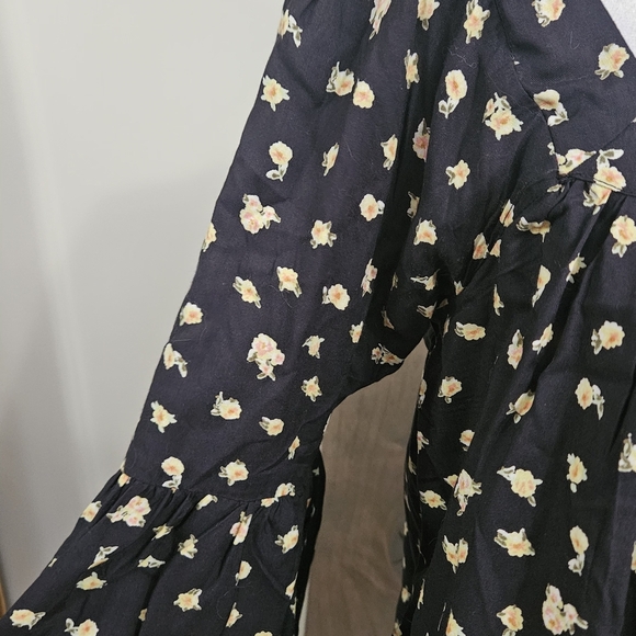 BILLABONG Just Beachy Floral Print Top In Black/yellow Multi. Size Small - Picture 2 of 16